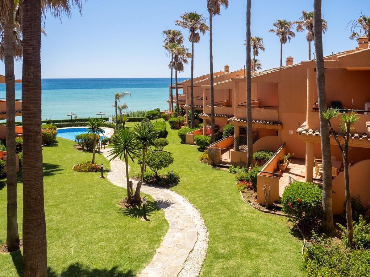 Fantastic Beachfront Apartment Estepona Eksteriør billede