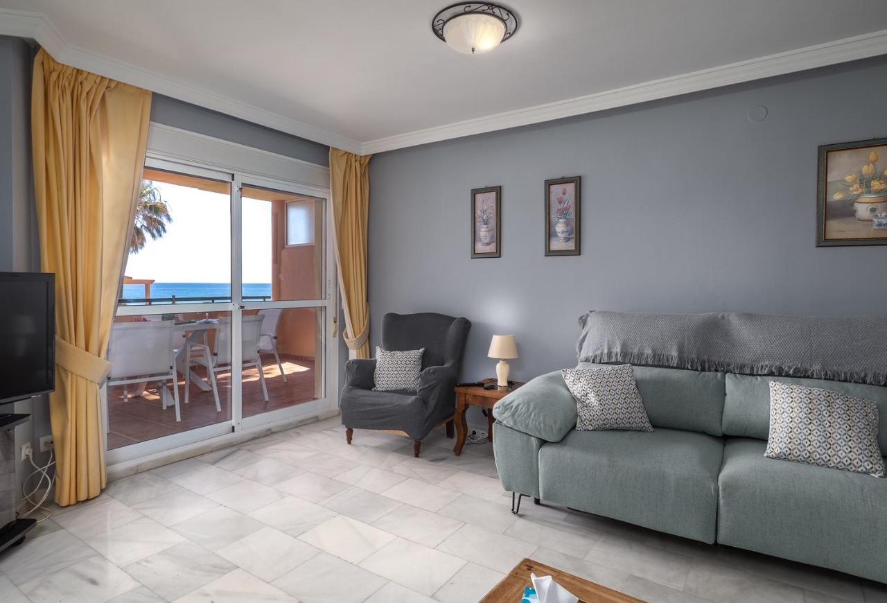 Fantastic Beachfront Apartment Estepona Eksteriør billede