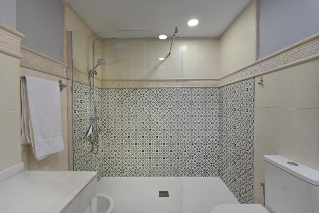Fantastic Beachfront Apartment Estepona Eksteriør billede