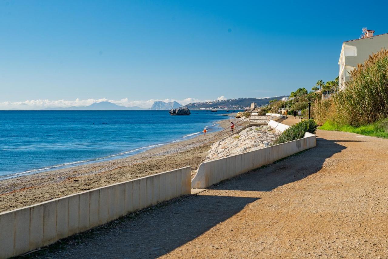 Fantastic Beachfront Apartment Estepona Eksteriør billede