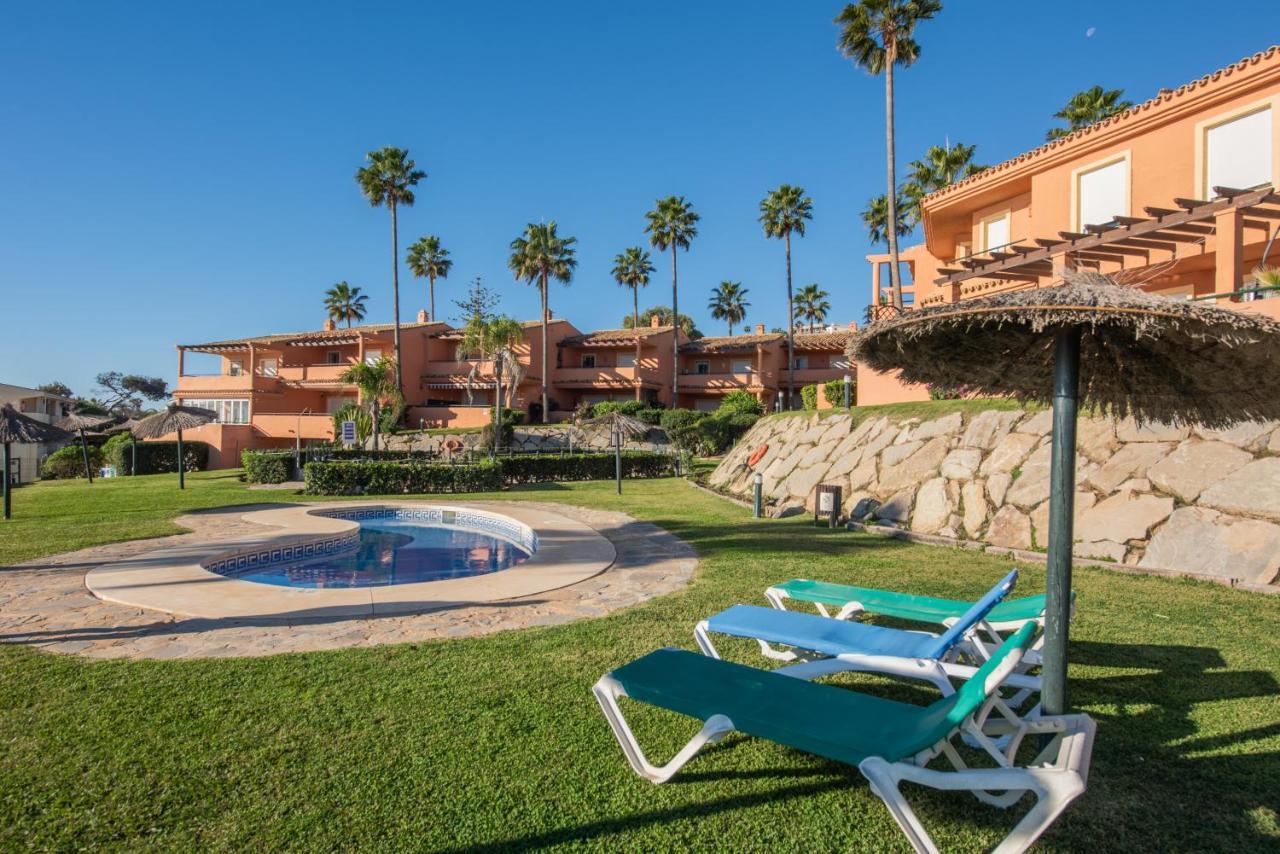 Fantastic Beachfront Apartment Estepona Eksteriør billede